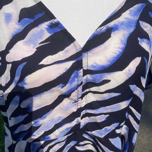 Torrid blouse EUC - Picture 2 of 4